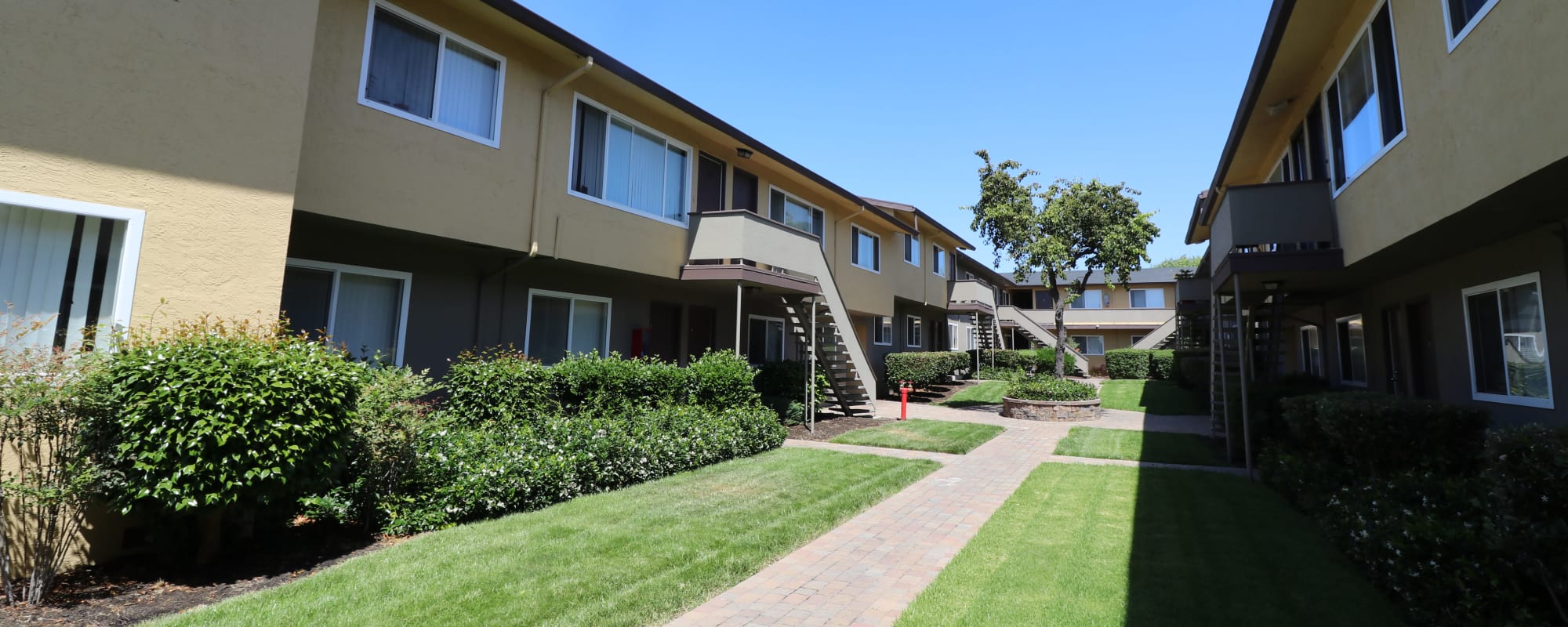 Residents | Marina Plaza Apartments in San Leandro, California