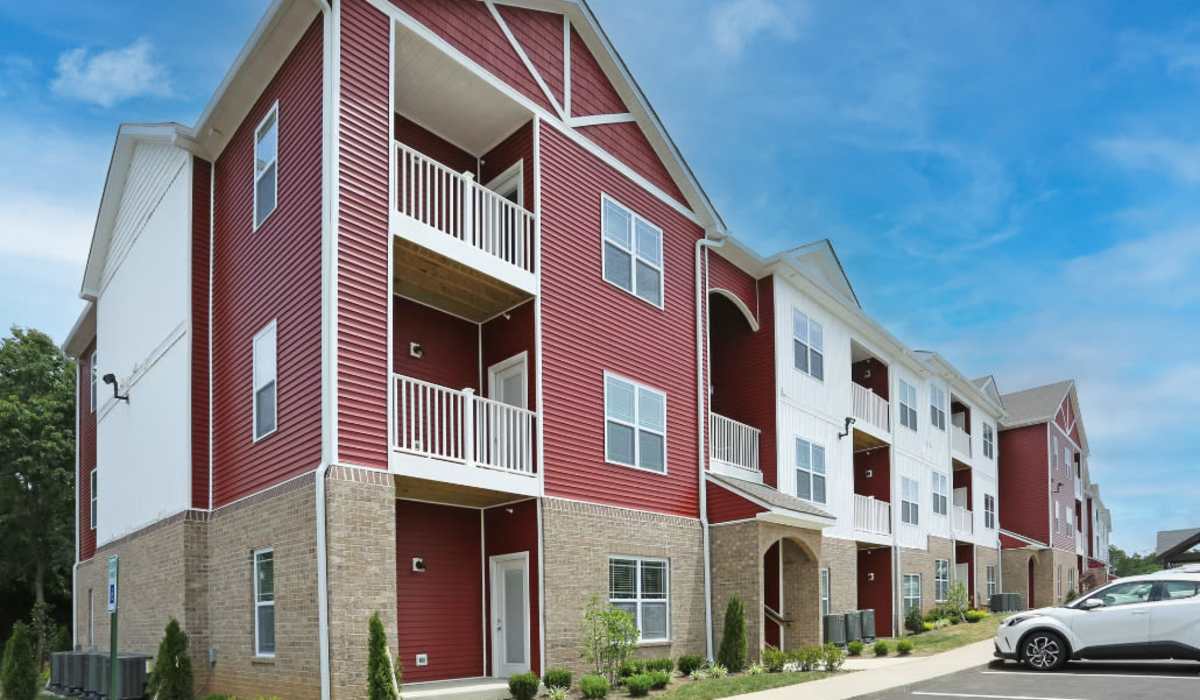 Exterior shot of an apartments at Palomar Stables in Lexington,Kentucky