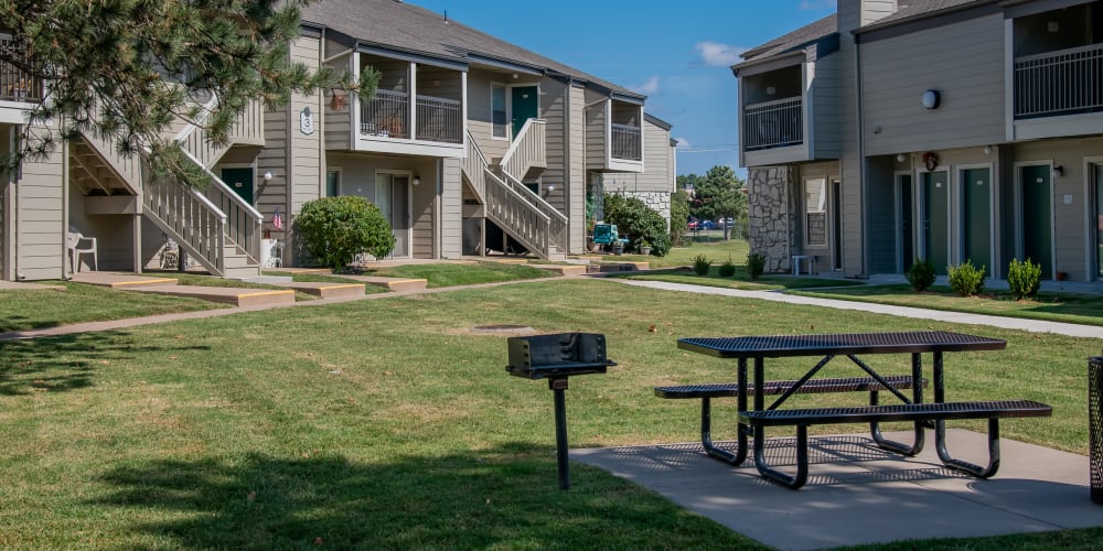 Outdoor patio area at Aspen Park Apartments in Wichita, Kansas