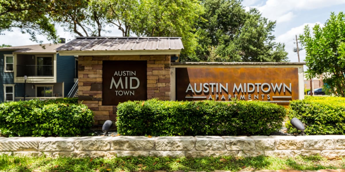 Main entrance property sign to Austin Midtown in Austin, Texas