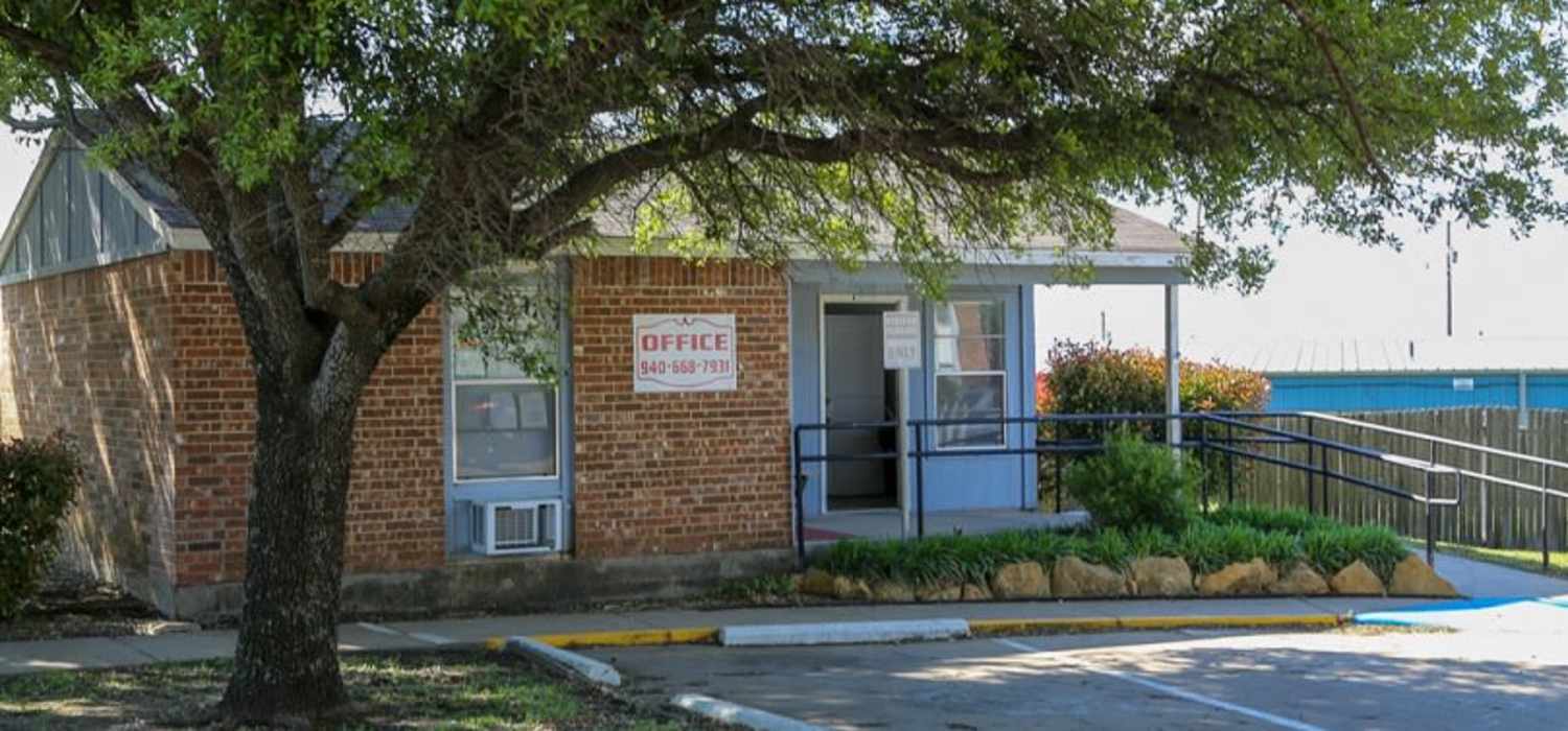 Apartment office at Park Ridge in Gainesville, Texas
