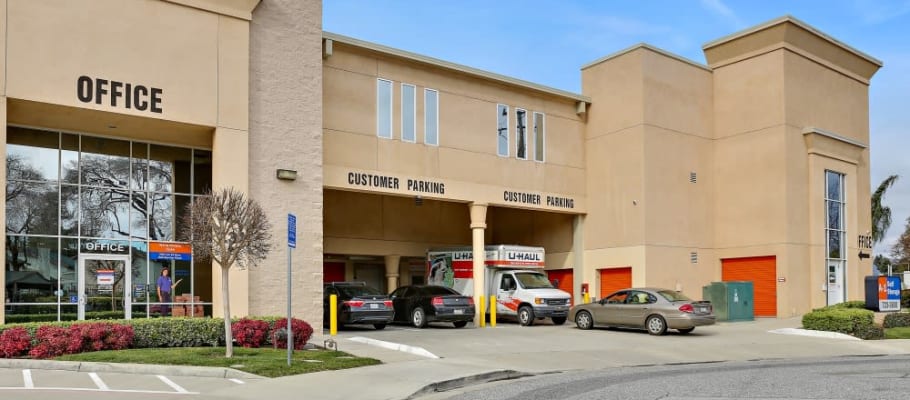 Covered loading zone at A-1 Self Storage in San Jose, California