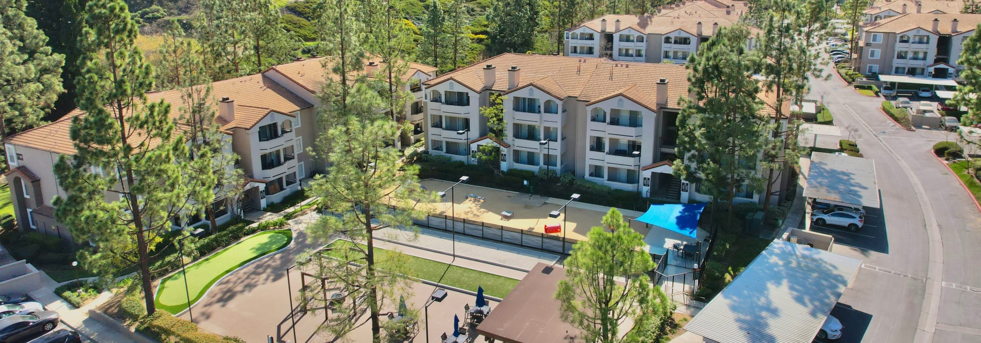 Neighborhood near Sierra Del Oro Apartments in Corona, California