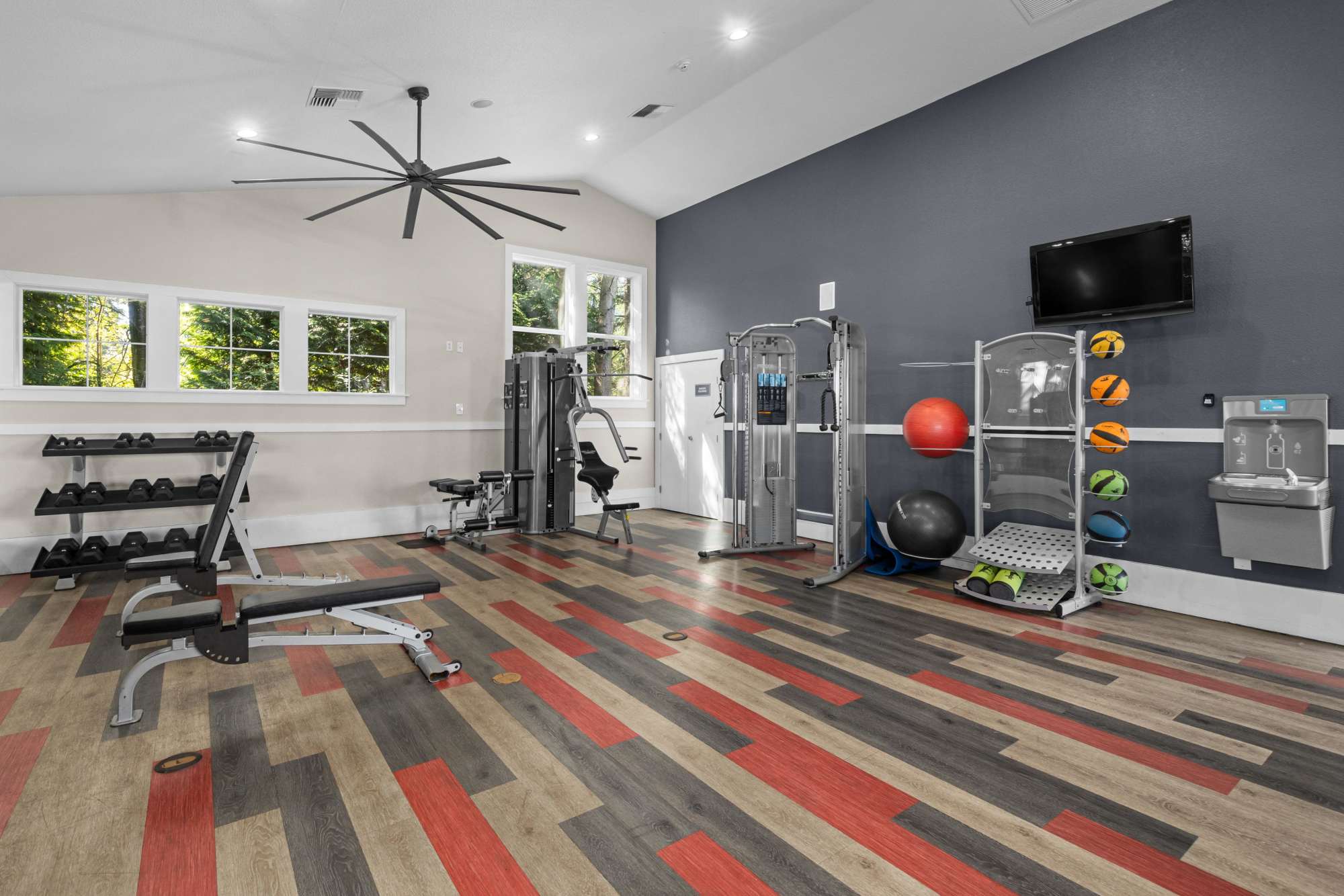 The fitness center at Wildreed Apartments in Everett, Washington