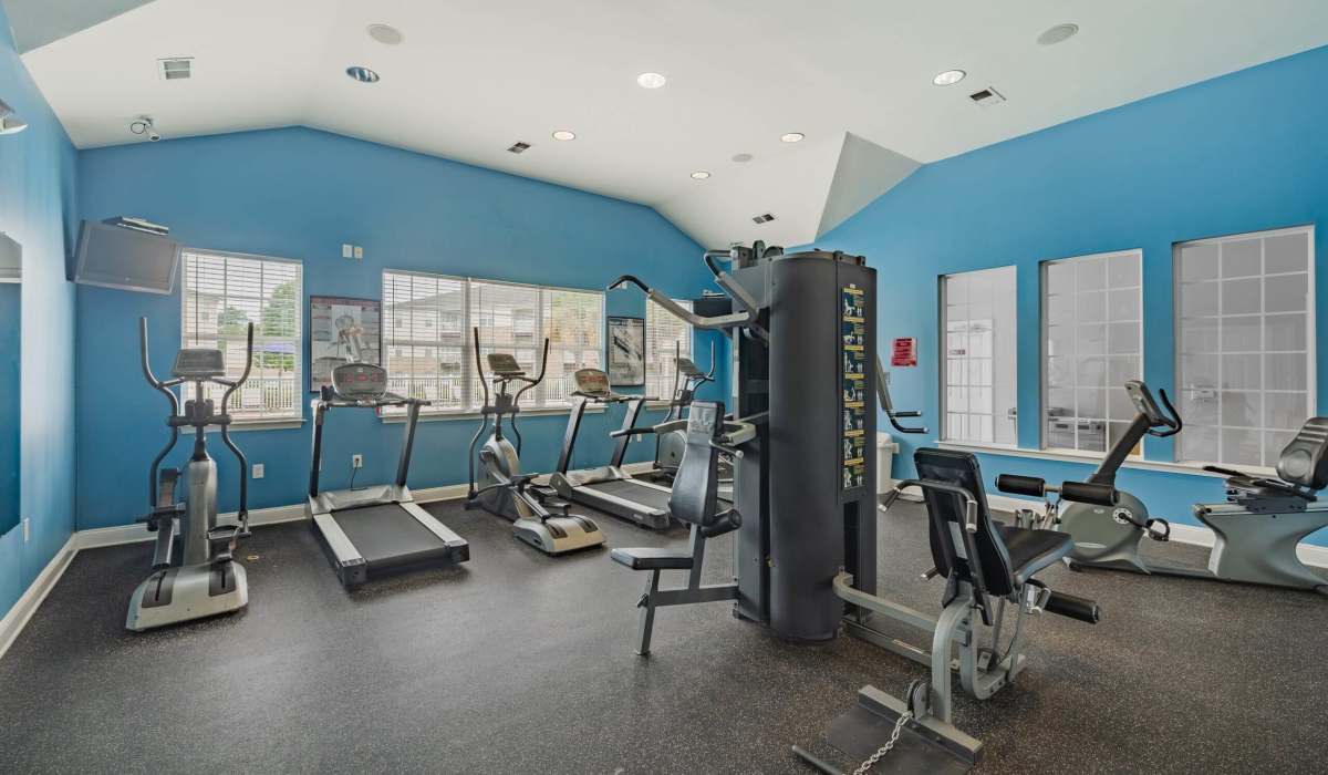 Fully equipped fitness center at Palisades at Carters Mill in Sumter, South Carolina