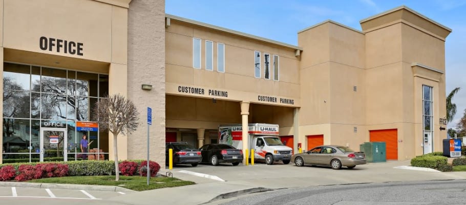 Covered entrance at A-1 Self Storage in San Jose, California