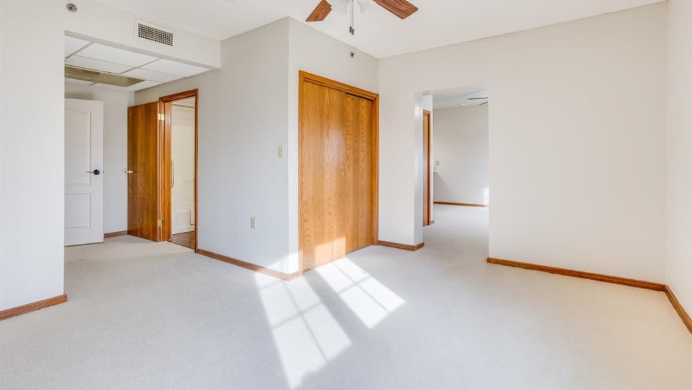 Open concept living area with ceiling fan and closet at Oxford Vista Wichita in Wichita, Kansas