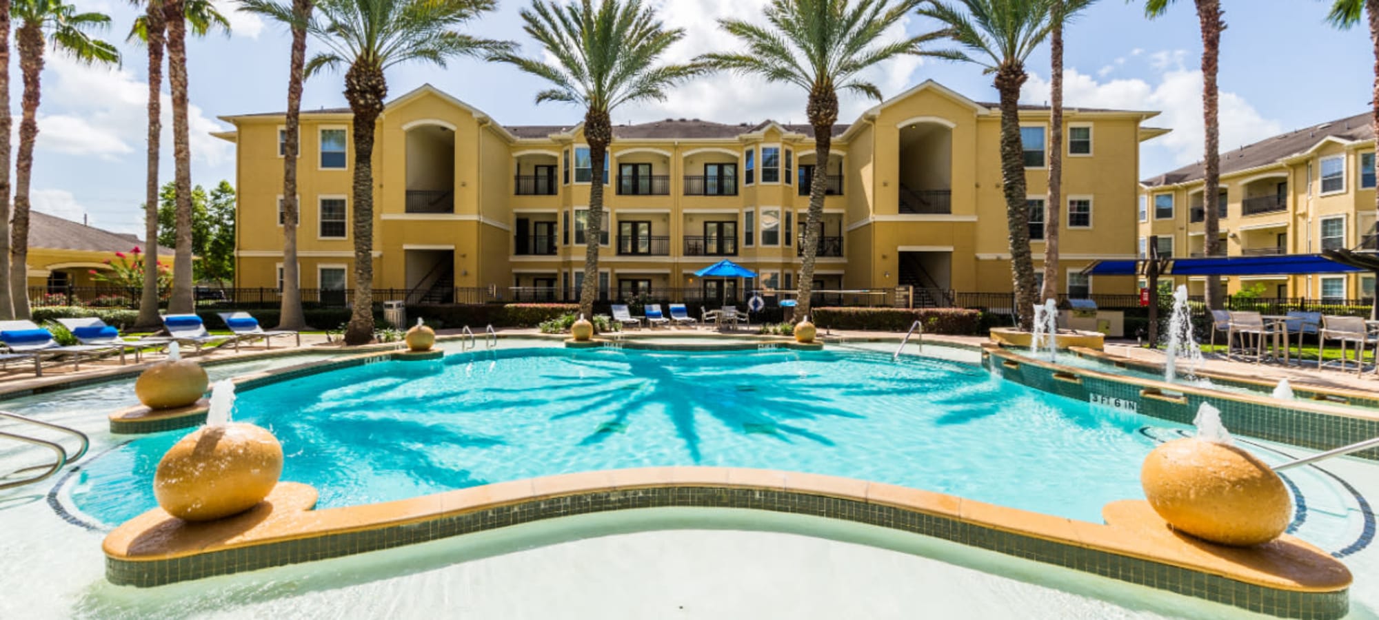 Apartments at Marquis at Clear Lake in Webster, Texas