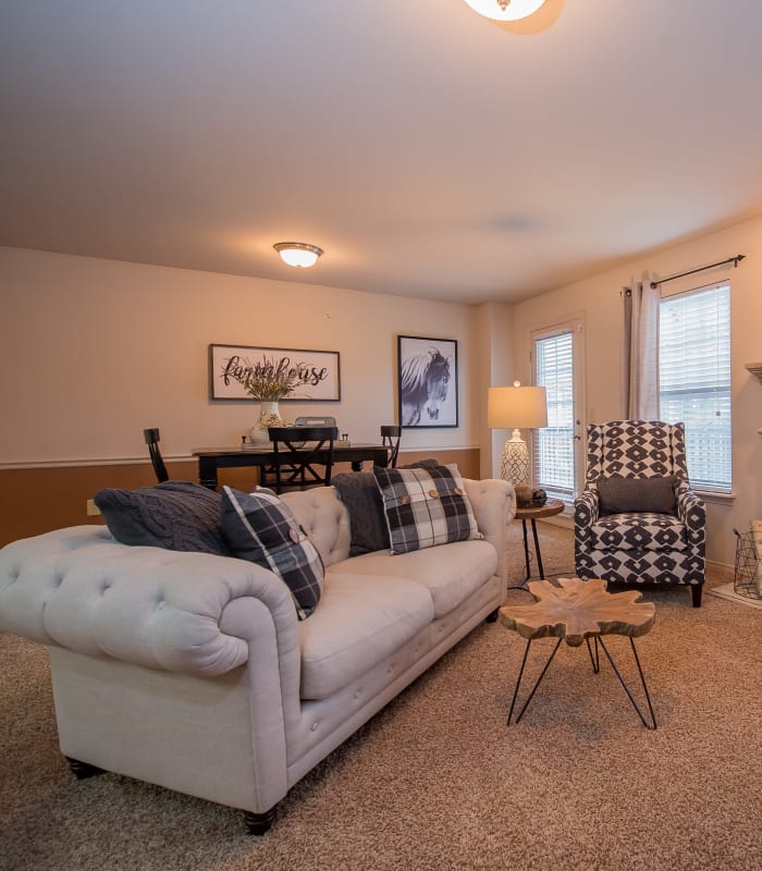 Carpeted living room at The Park on Westpointe in Yukon, Oklahoma