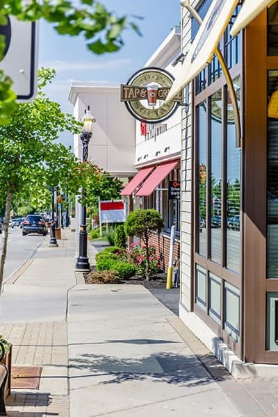 Green Lake Apartments & Townhomes offers commuting conveniences in Orchard Park, New York