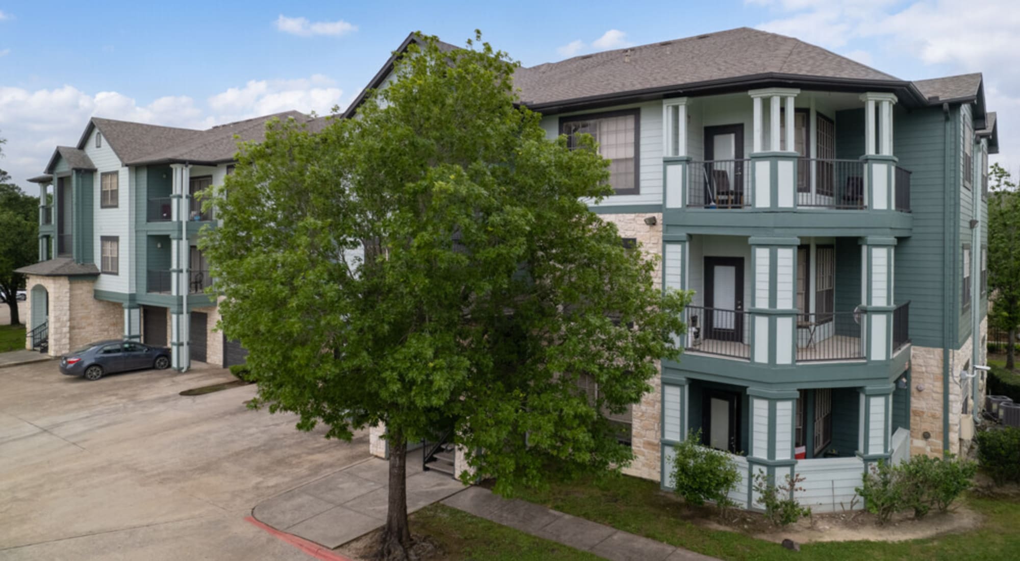 Front view of the building at Legacy at Cypress in Cypress, Texas