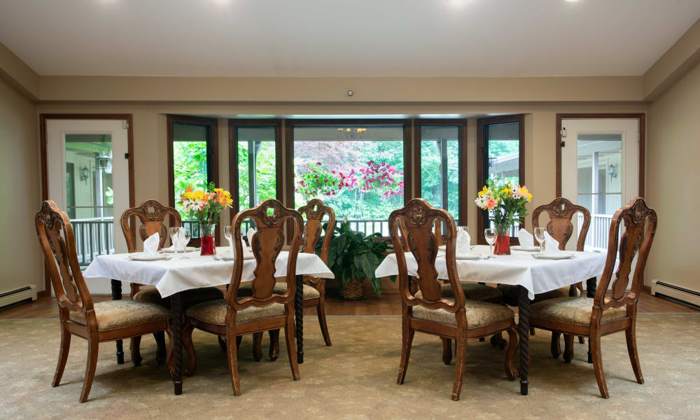 Cafe dining room at Lakeshore Woods in Fort Gratiot, Michigan
