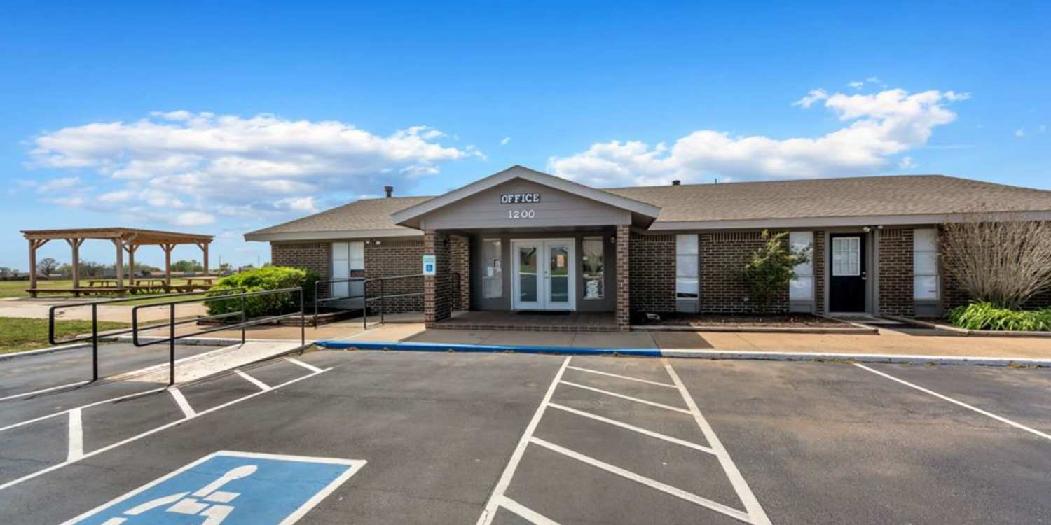 Moore, Oklahoma, apartments at The Edge Of Moore