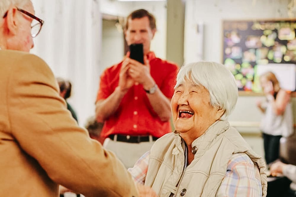 Residents gathering together at Cascade Park Gardens Memory Care in Tacoma, Washington