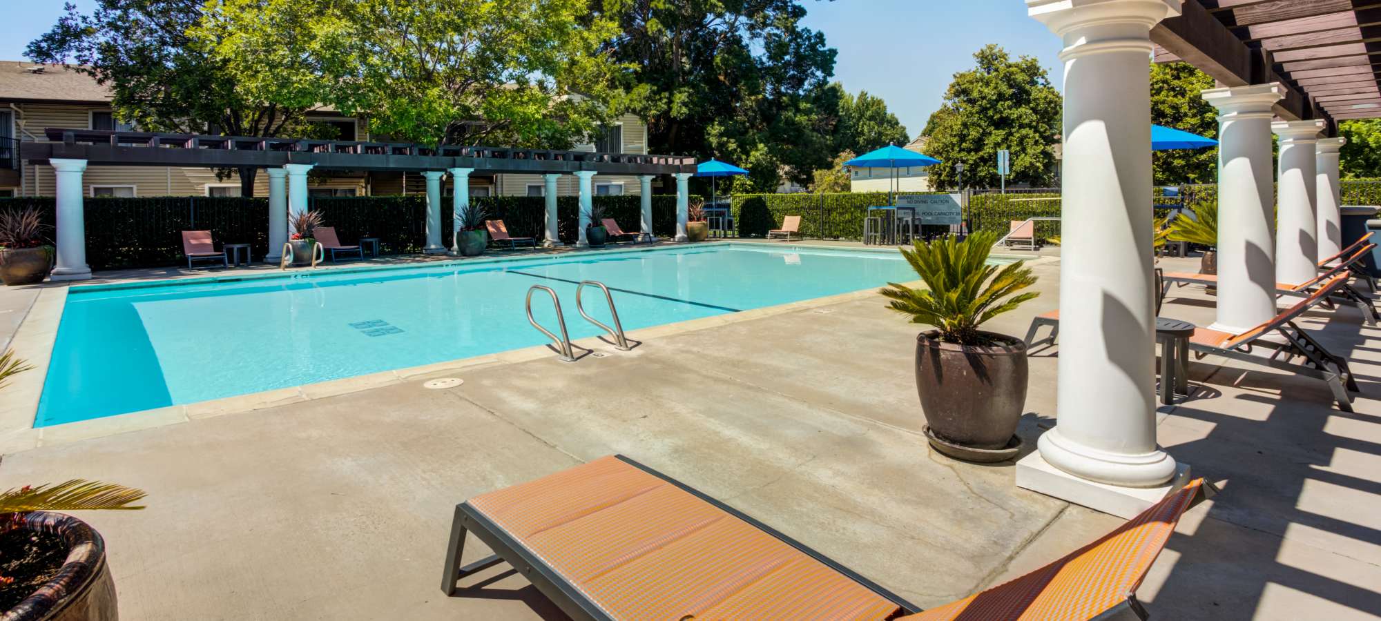Amenities at The Woodlands Apartments in Sacramento, California