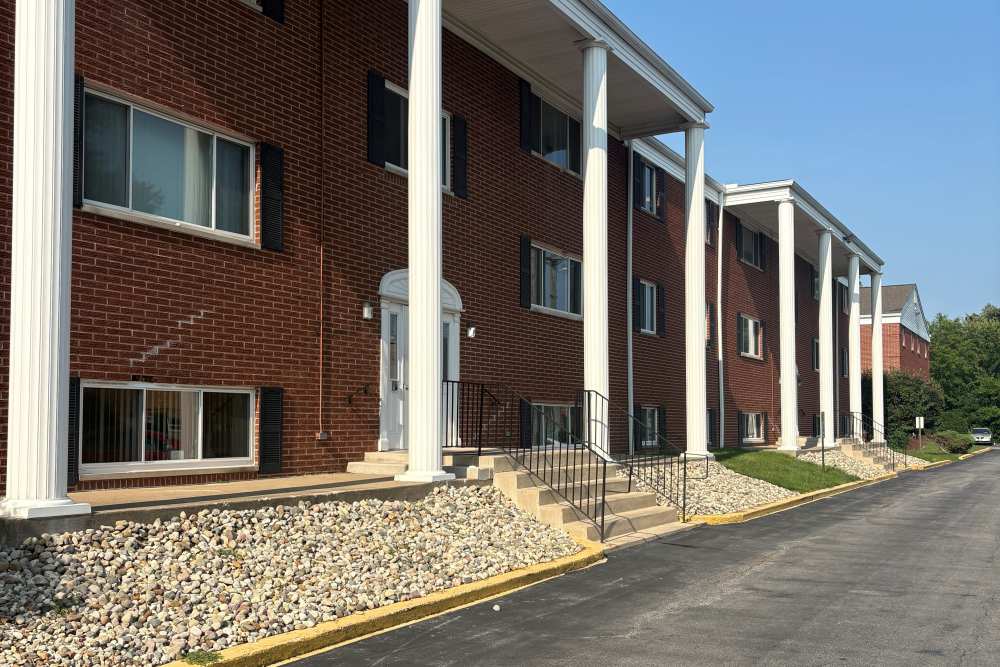 Apartment exterior of Edgewood Group Apartments in Merrillville, Indiana
