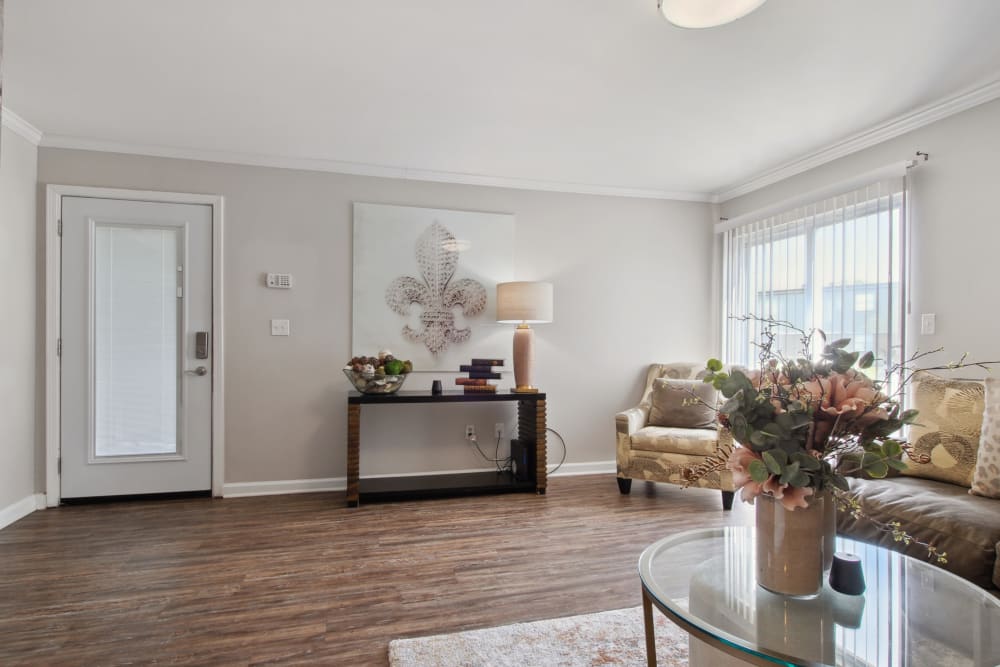 Comfortable living area at Emerald Pointe Apartment Homes in Harvey, Louisiana