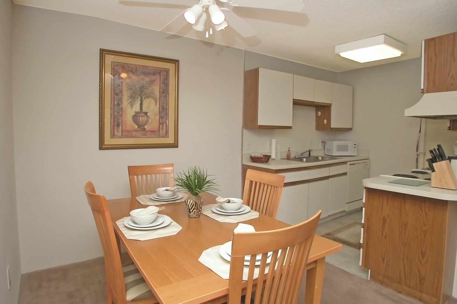 Dining room at Stonesthrow Apartment Homes in Greenville, SC