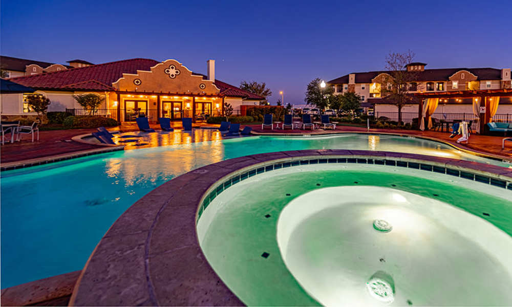 Night view of a swimming pool at Sunset Lodge in Odessa,Texas