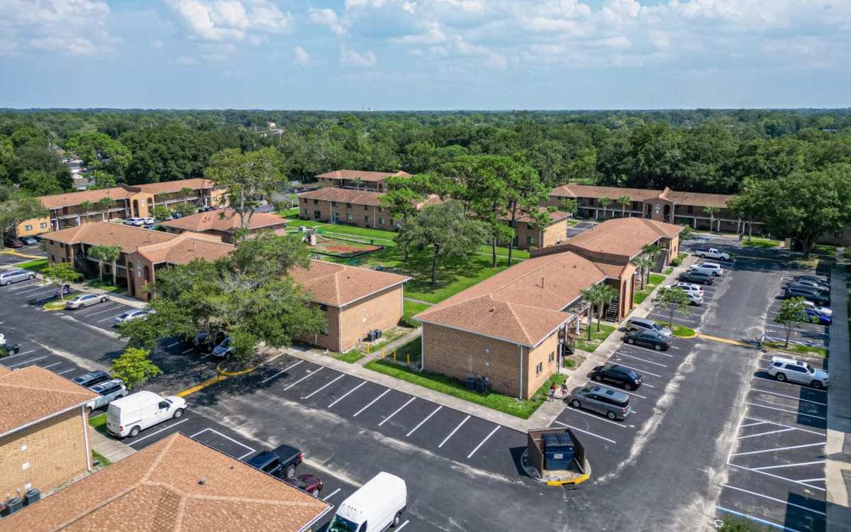 Outer view of community apartments at Caroline Arms in Jacksonville, Florida