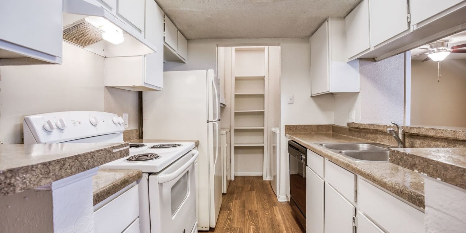An apartment kitchen at Santa Fe Apartment Homes apartment homes in Dallas, Texas