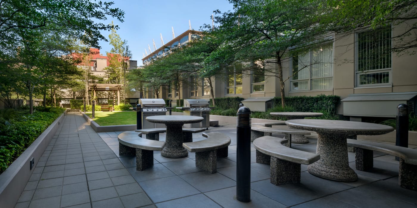 BBQ and communal tables at Yaletown 939 in Vancouver