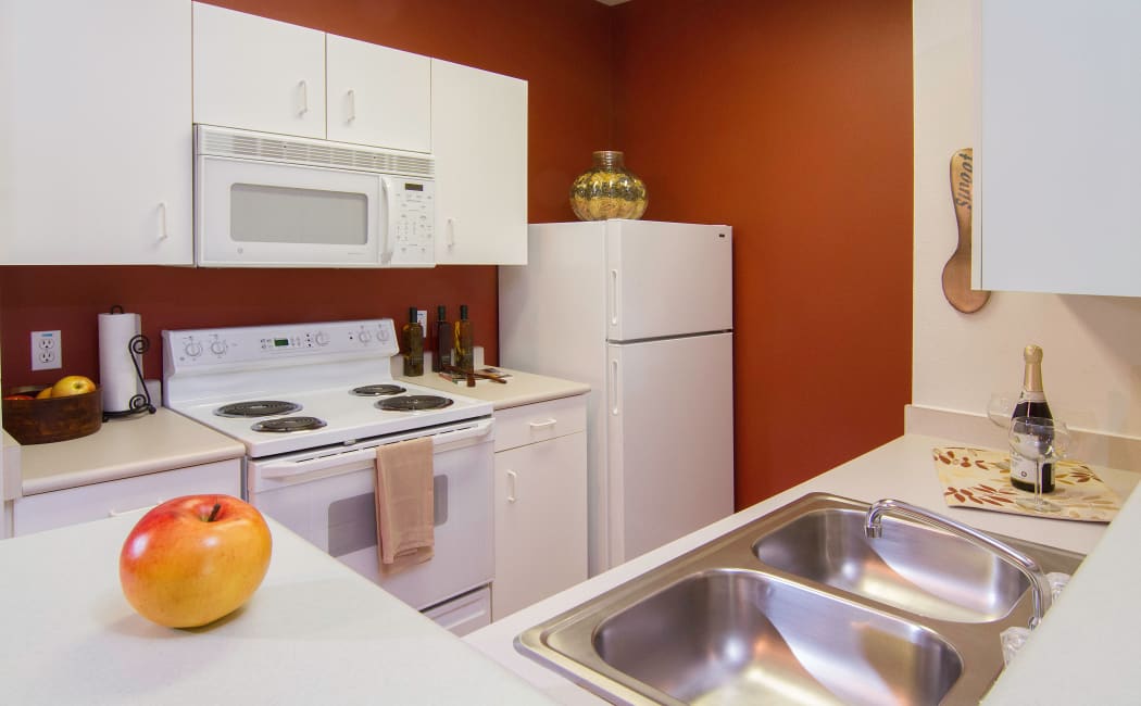 Preston Hollow Apartments showcase a luxury kitchen in Murray, Utah