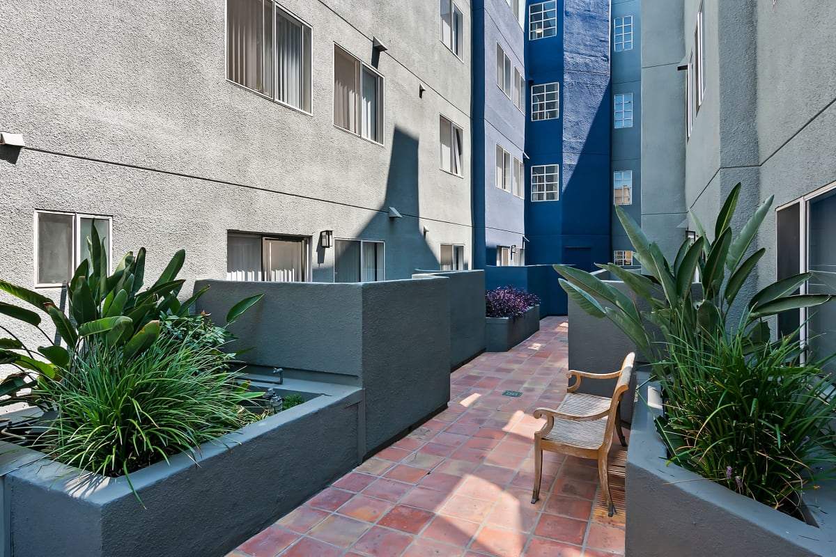 Courtyard at Kingsley Drive Apartments, Los Angeles, California