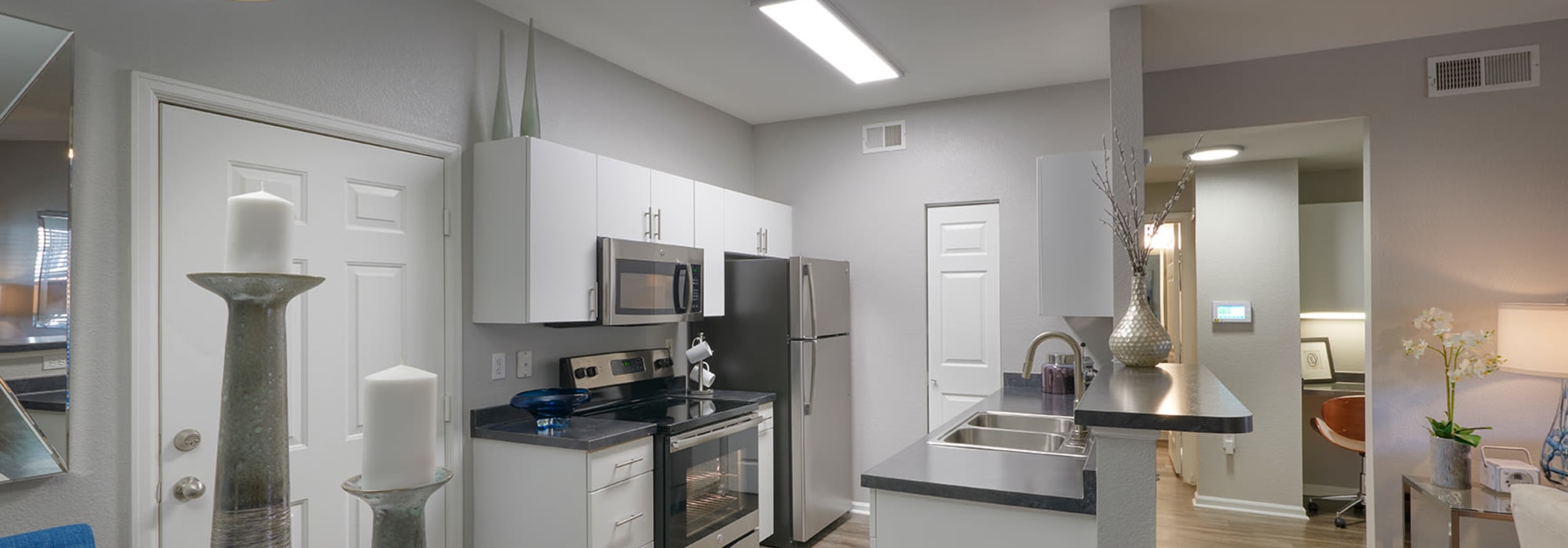 Apply to Crestone Apartments in Aurora, Colorado