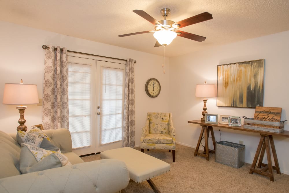 Bright living room at Cimarron Pointe Apartments in Oklahoma City, Oklahoma