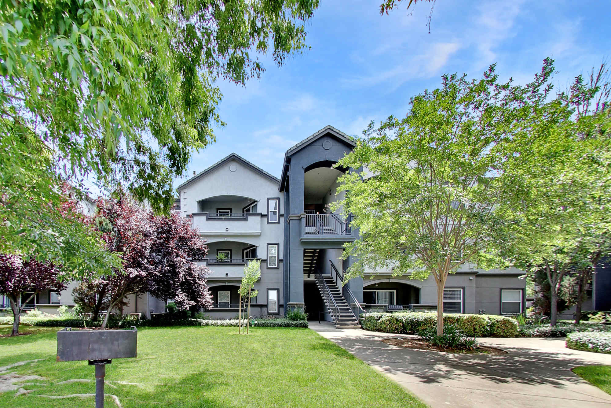Exterior shot of apartments of Avion Apartments in Rancho Cordova, California
