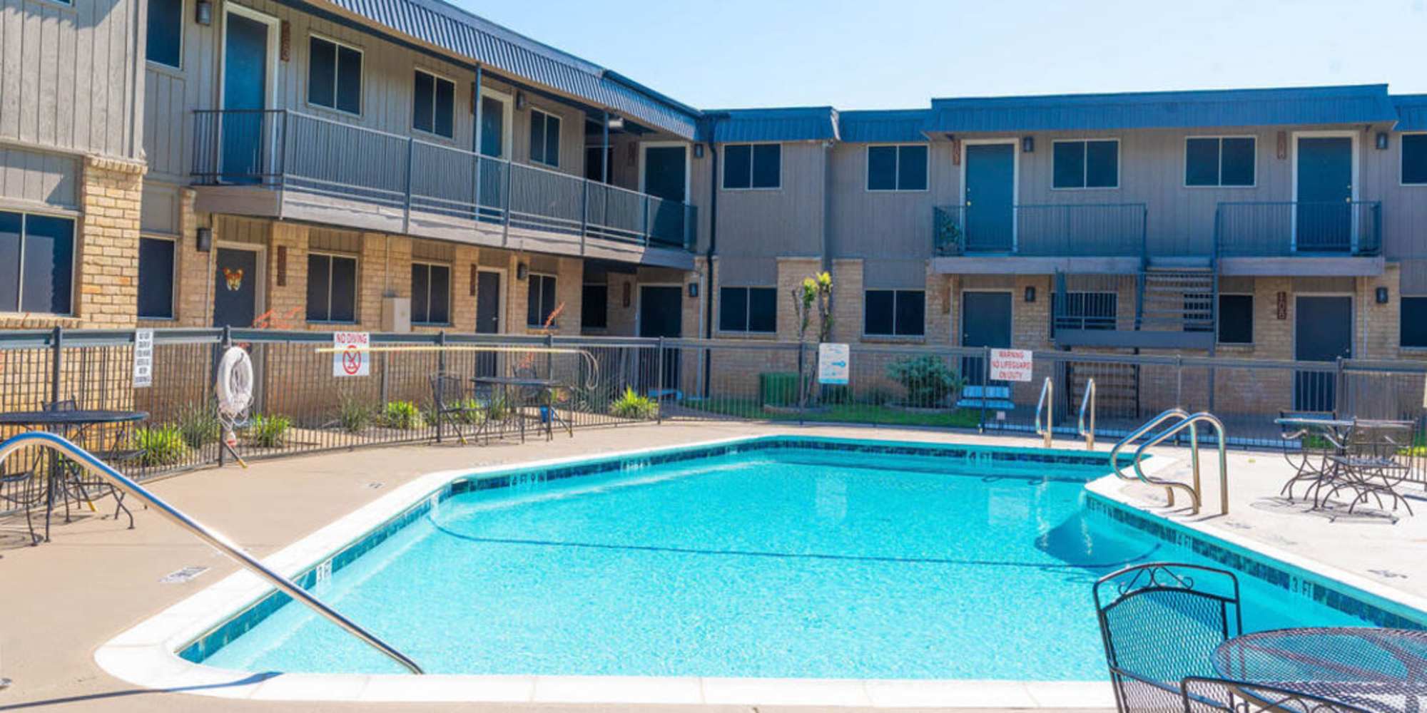 Upscale apartments at Hurst Gardens in Hurst,Texas