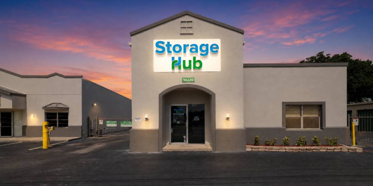 Exterior front view office at Storage Hub - Clearwater - 66th St in Clearwater, Florida