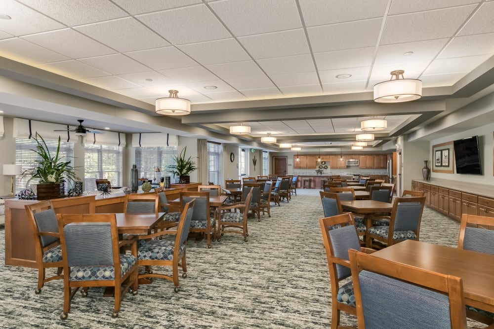 A resident dining area at Applewood Pointe of Roseville at Central Park in Roseville, Minnesota. 