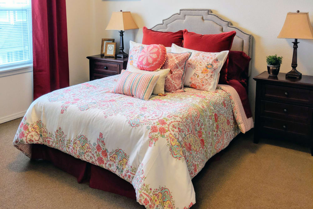 Bedroom at Timber Pointe Senior Living in Springfield, Oregon