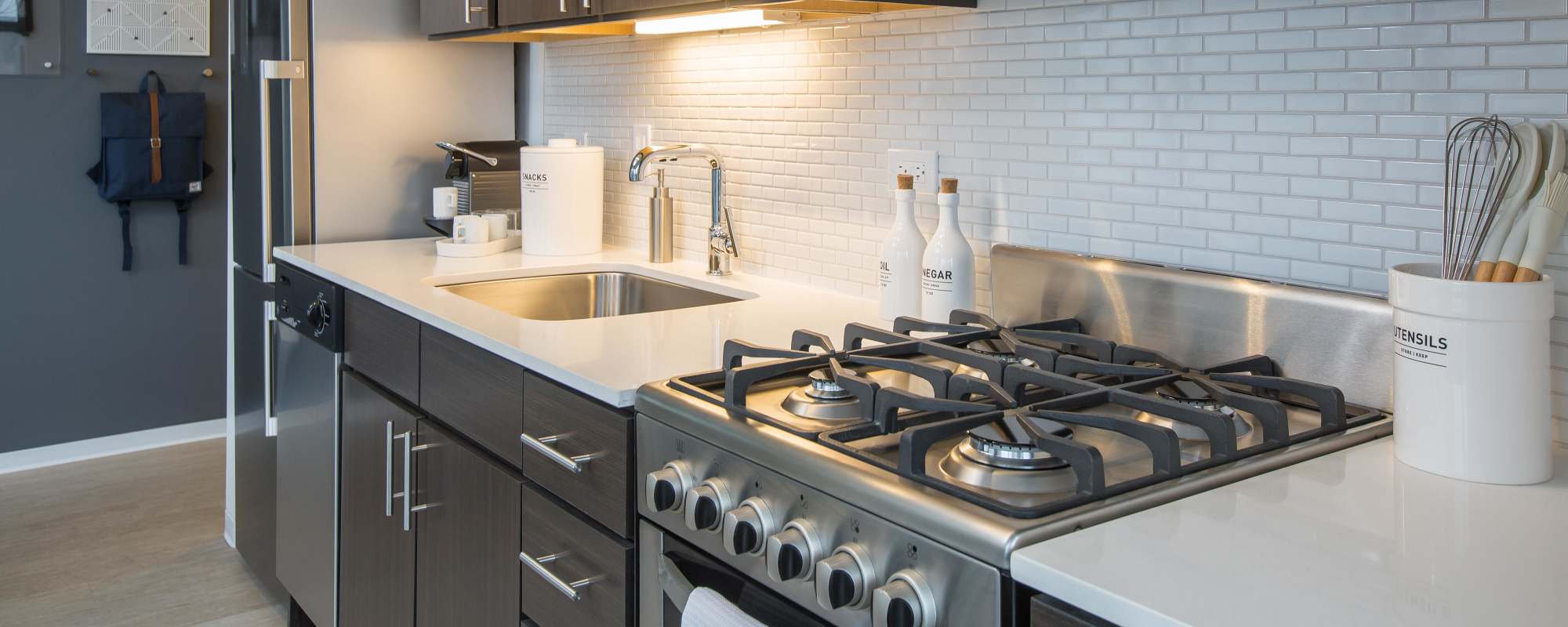 Quartz countertops at Exhibit On Superior in Chicago, Illinois