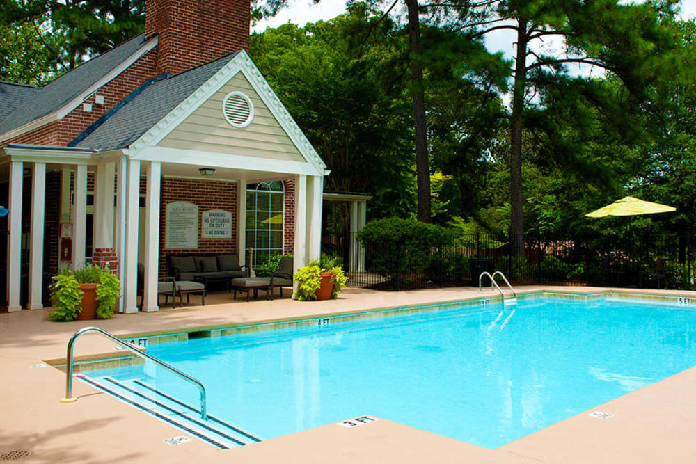 Sparkling swimming pool at Castlegate Collier Hills in Atlanta, Georgia