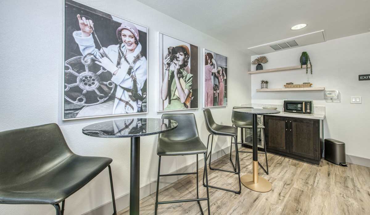 Community dinning area at Westwood Bluffs in Fresno, California