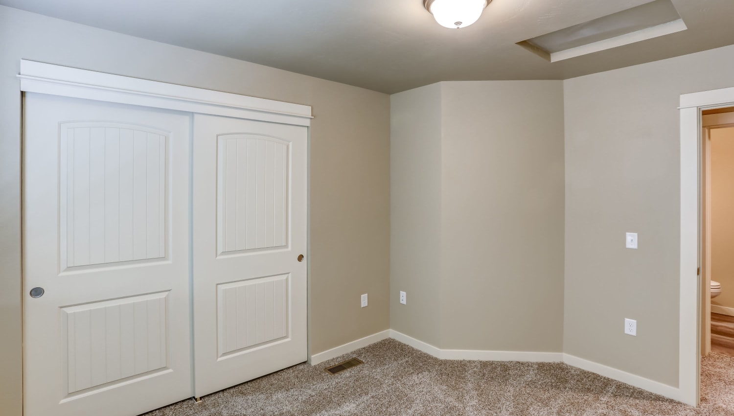 Double closet doors at Cedar Park & Canyon Falls Townhomes in Twin Falls, Idaho