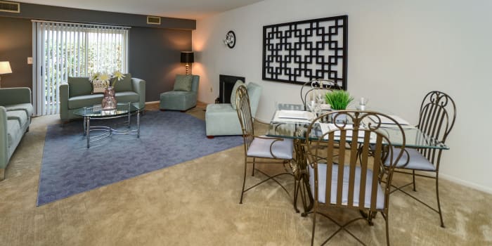 Lakewood Hills Apartments & Townhomes offers a living room in Harrisburg, PA