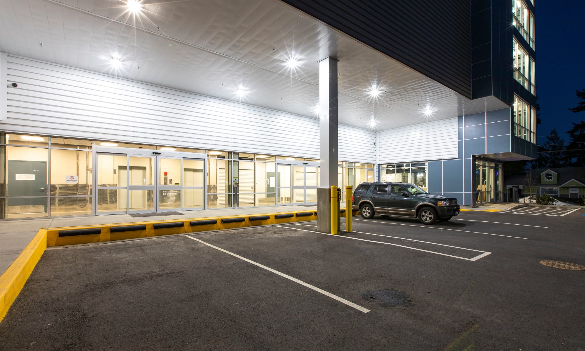 Covered and well lit loading/unloading area at Ballinger Heated Storage in Shoreline, Washington