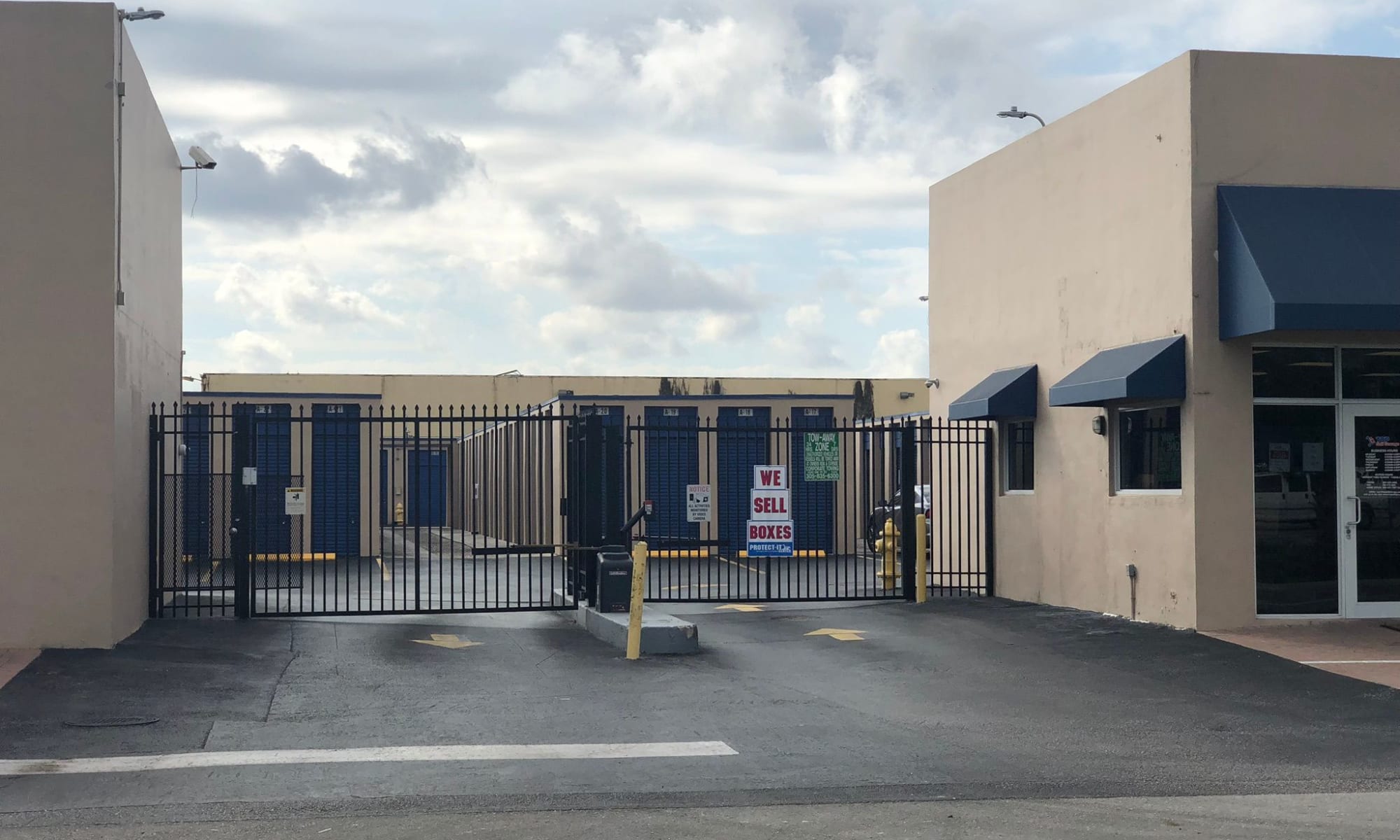 Self Storage in Miami Gardens, FL near Hialeah| Top Self-Storage