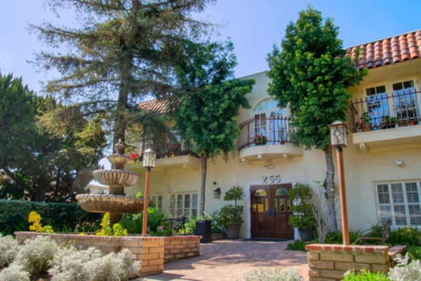 External view of a Regency Park Senior Living, Inc. community