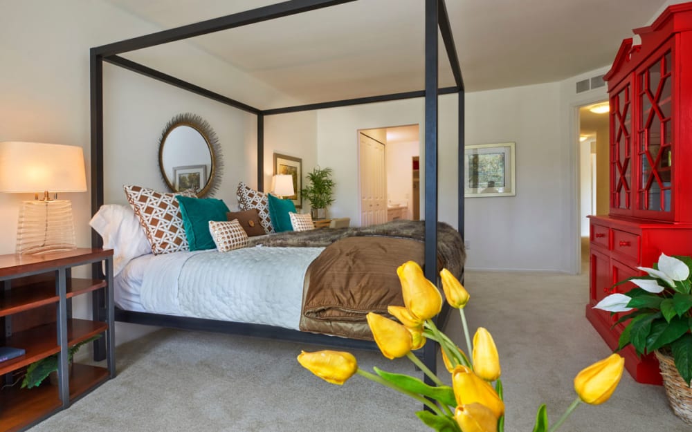 Modern bedroom at Aldingbrooke in West Bloomfield, Michigan