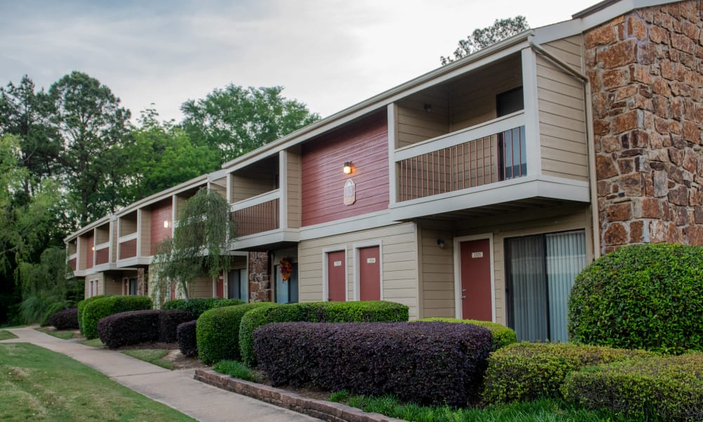 Exterior at Sunchase Ridgeland Apartments in Ridgeland, Mississippi