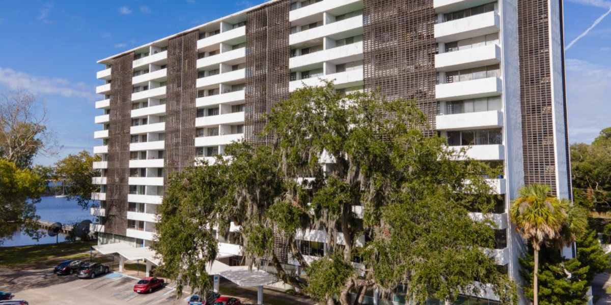 Drone shot of the apartment at Riverton in Jacksonville, Florida