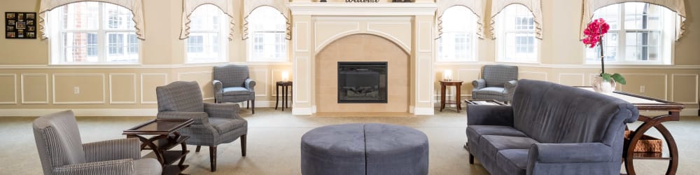 Resident lounge with fireplace at The Heritage of Meyerland in Houston, Texas
