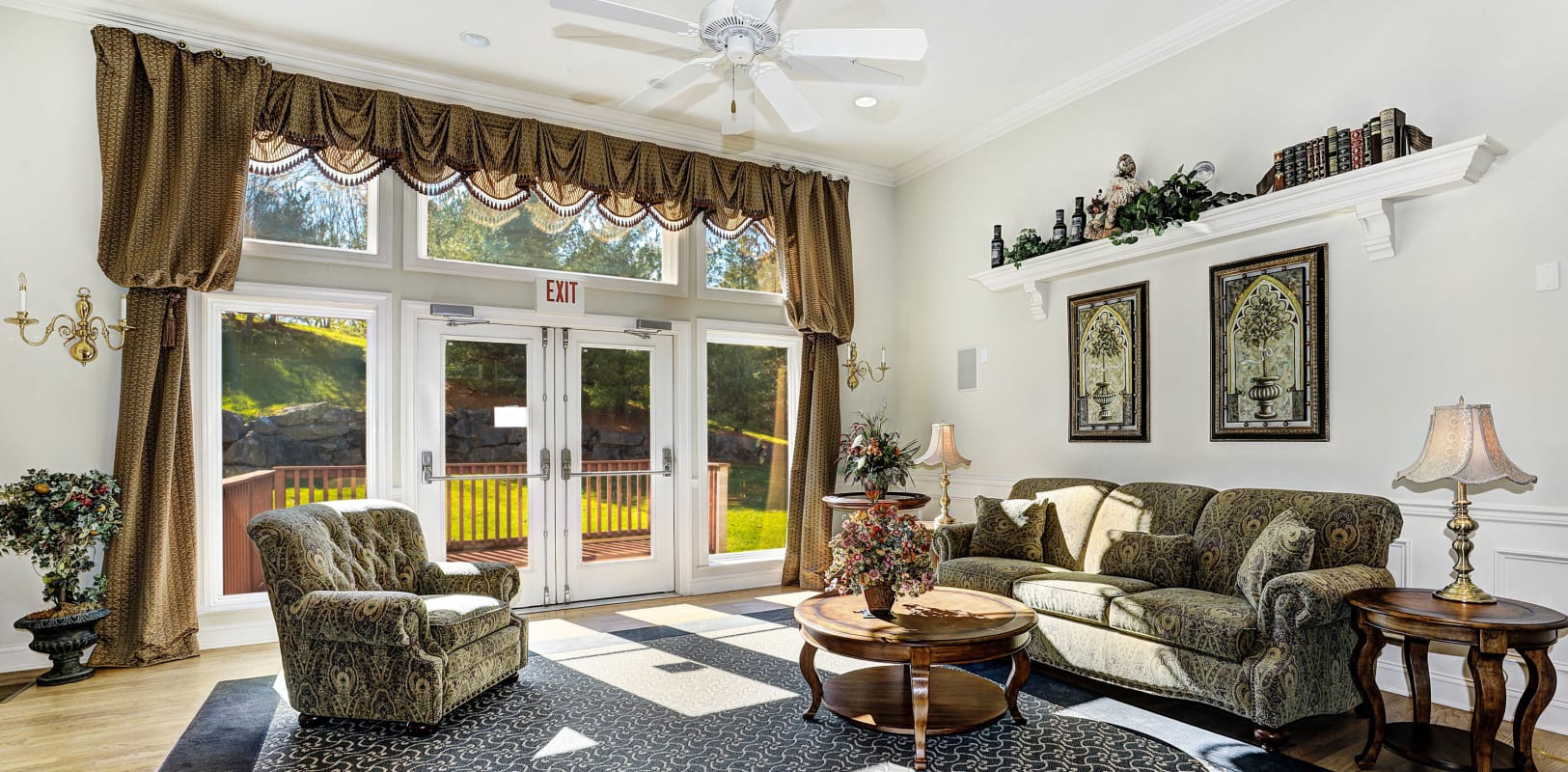  Spacious clubhouse lounge area with comfortable furnishings at Hanover Glen in Bethlehem, Pennsylvania