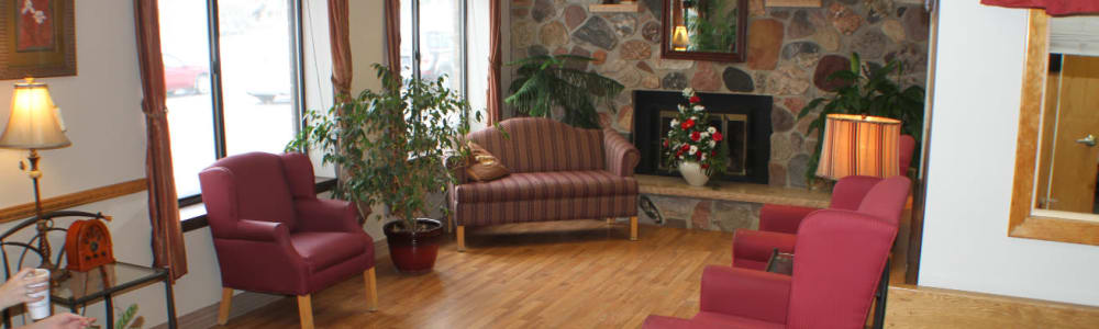 Common room with fireplace of Geneva Lake Manor in Lake Geneva, Wisconsin