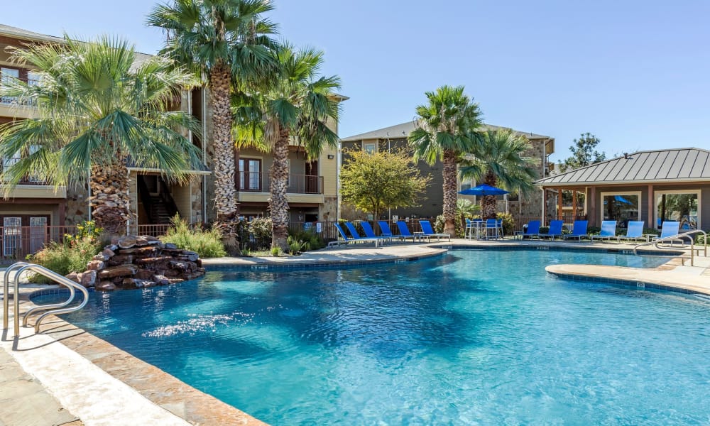 Swimming pool at Azul Apartment Homes